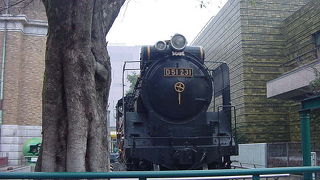 博物館の入口に展示されています