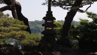 灯籠風に造られた石塔