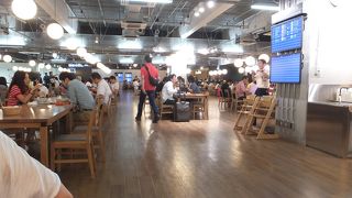 割合リーズナブルです。でも外国人、ここで満足なのかな？