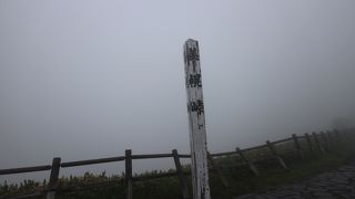 訪れた時はガスで真っ白。