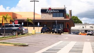 アップルオブジェの前で写真を撮りましょう