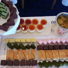 最後にワゴンでcake他を何個でもどうぞと言われビックリ