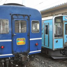 はまなすと、青い森鉄道の２ショット