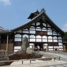 庫裡から入ると、建物の中の見学ができます