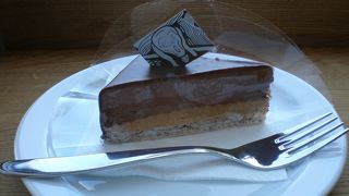 静かな所に佇むﾑﾝｸ美術館