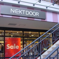 ネクスト ドア