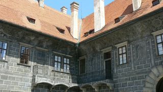 高台にあります。