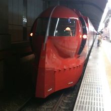 2014年に期間限定て運転されたガンダムコラボの赤いラピート