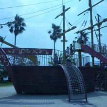 帆船型の遊具