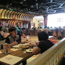 新橿餐庁店内風景。