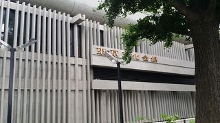 オペラ、バレエ、オーケストラなどの公演が行われる日本の音楽の聖地