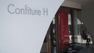 綺麗に並べられているケーキはどれも美味しそうです。