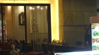 カレー以外に串焼きも美味しい