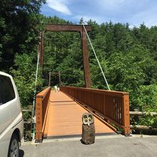 吊り橋には見えませんが、渡るとゆれます
