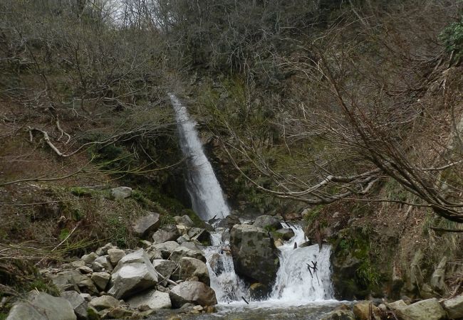 マキノ高原の奥にある落差13mの滝