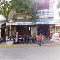 ホテル向かいのBAR＆レンタサイクル、レンタバイク屋さん