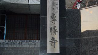 閑静な住宅街に点在するお寺です！