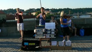 とてもたくさんの人で賑わっていました。