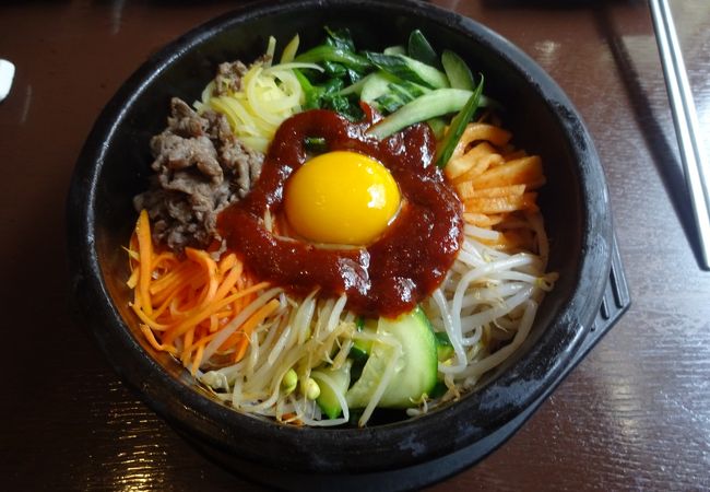 ランチは韓国料理で満足。