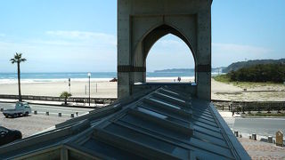 外にある加藤まさを氏の胸像や展望台も見もの