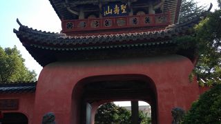 竜宮城のような門