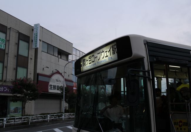 シーズン土日駒ケ岳ロープェイ行きのバスの始発は5:00。