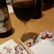 飲み放題メニューにしては美味しい赤ワイン