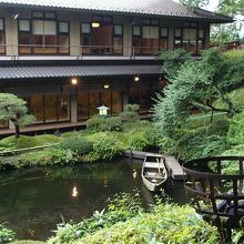 中庭からの眺め（２Ｆで食事）