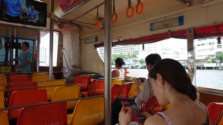 チャオプラヤー川近くで船に乗るのに便利。なくなるのは残念・・・