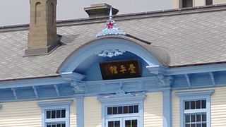 工事中ですが遠目に美しい洋館が望めます