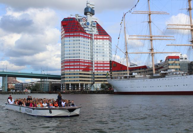 ホップオン、ホップオフのボートで観光！