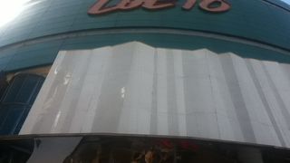 ブキッ・ビンタン駅のすぐ横