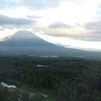 部屋から一瞬見えた羊蹄山