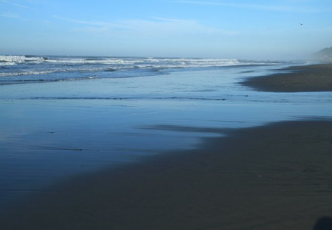 砂浜と海と空が開けています