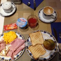 朝食 カプチーノとハム、チーズが美味しい