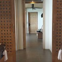 背中合わせで使える広々洗面台