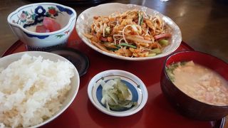 地元色つよい定食屋