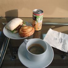 軽食とドリンク類です