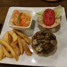 ハンバーガー。まぁまぁでした。