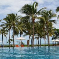 大きくて、部屋からのアクセスが便利なプールが特徴です