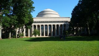 学生のガイドツアーで回りました