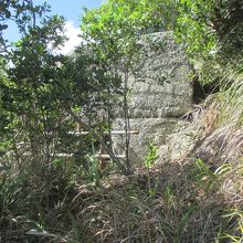 戦跡らしき小屋