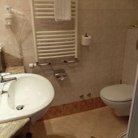 浴室はちょっと狭い感じですが、新しく清潔。