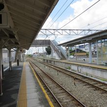 豊橋方向を望む。豊橋から来ると、跨線橋を渡らないと