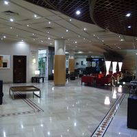 ロビーは広く、きれい。