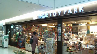 北海道名物の「まりもっこり」なども置いてます