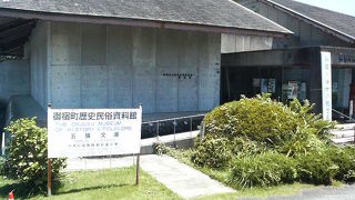 世界各国の教科書を集めた図書館「五倫文庫」もあり