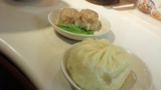 ５５１のニオイを気にせずイートイン