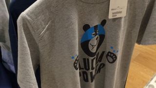 ここでは、デザイン性豊かなTシャツやパンツが置いて有って、おすすめのお店です。