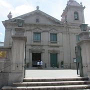 カモンエス広場の前に建っているマカオ最古の教会の一つです